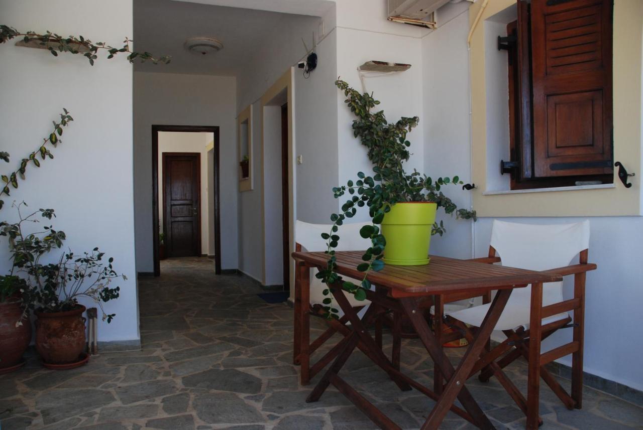 Hotel Theodorou Azolimnos Esterno foto